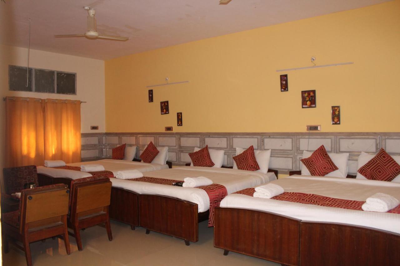 מייזור Kaveri Hotel Bed & Breakfast מראה חיצוני תמונה